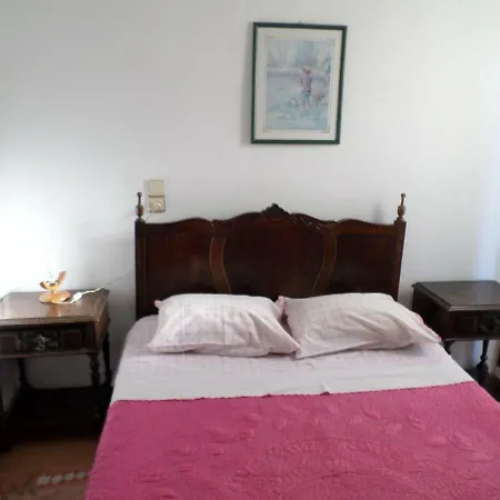 Guest house Rustico & Singelo - Hotelaria E Restauracao, Lda *
